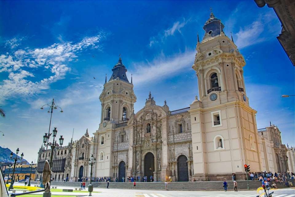 Catedral de Lima durante las actividades del Mes de la Biblia y ExpoBiblia 2026