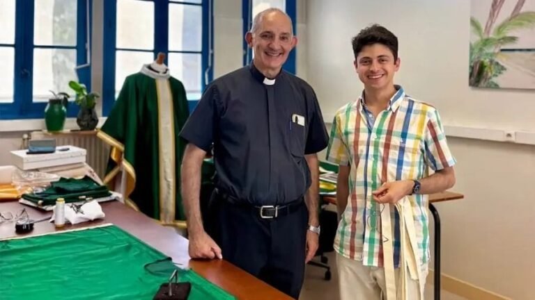 Tomás Valentín Gómez, joven argentino que confeccionará vestiduras para el Papa León XIV en Lourdes