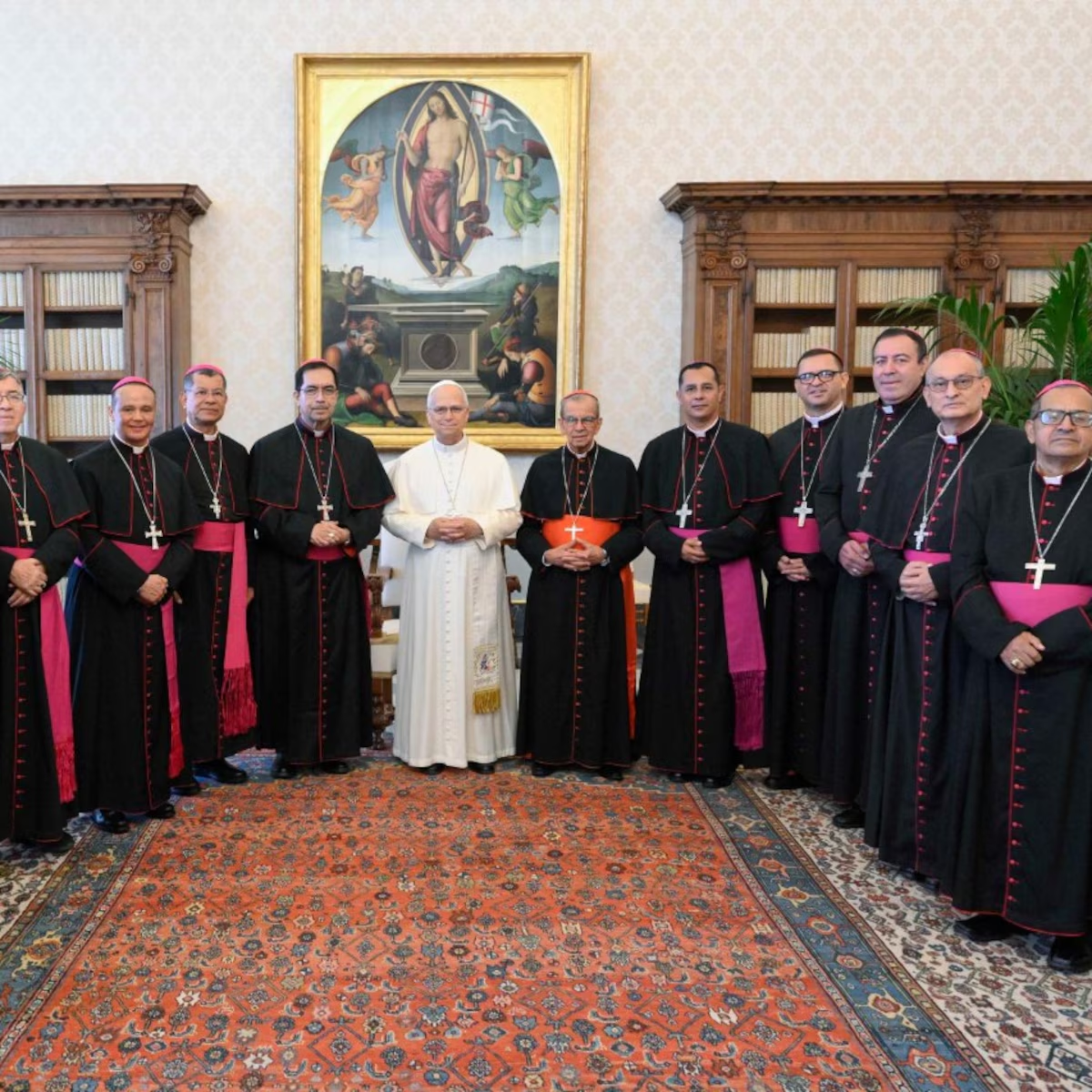 León XIV recibe a los obispos de El Salvador y una reliquia de San Óscar Romero