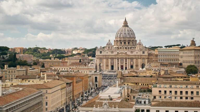 Basílica de San Pedro en el Vaticano, noticia sobre el Papa León XIV