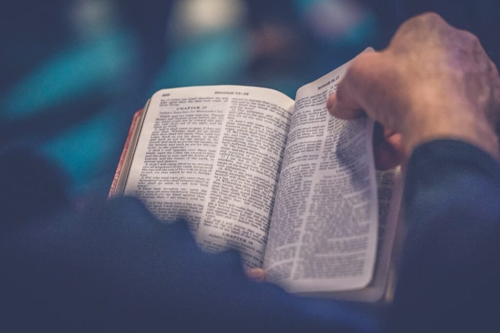 Biblia abierta para las lecturas del 18 de septiembre de 2026