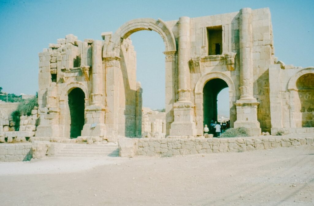 Ruinas de una iglesia como imagen ilustrativa del apoyo de Ayuda a la Iglesia Necesitada a comunidades cristianas perseguidas