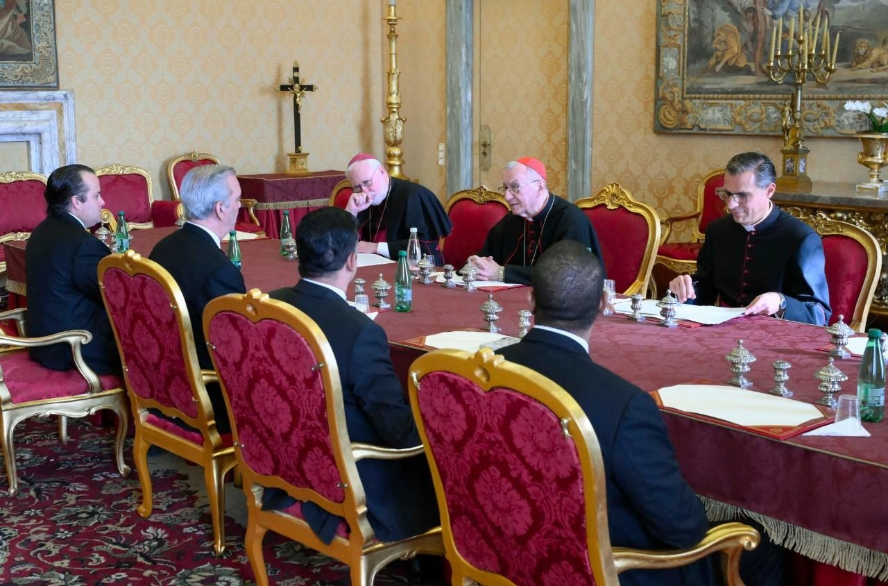 Vaticano: el cardenal Parolin recibe al presidente de República Dominicana