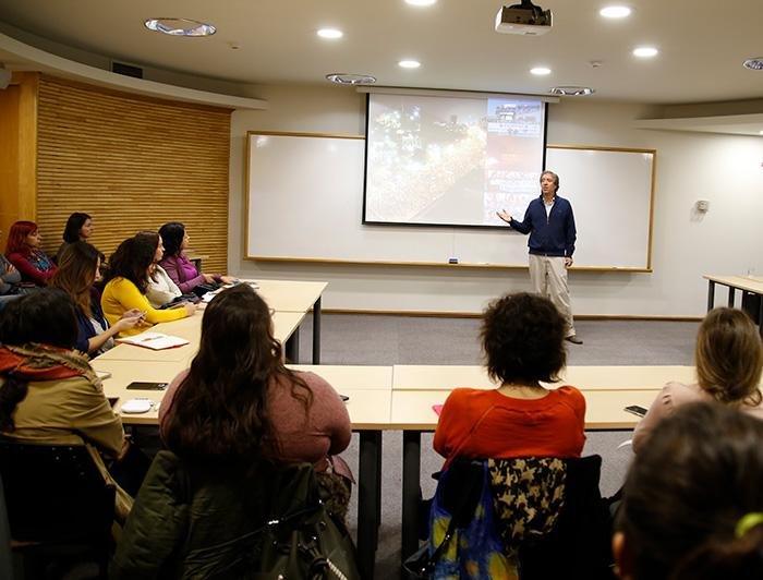 Chile: Obispo de Santiago asume liderazgo internacional de la educación católica
