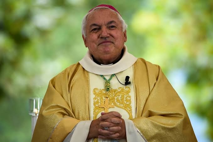 Francia: cardenal Aveline llama a rechazar la violencia y trabajar por la paz