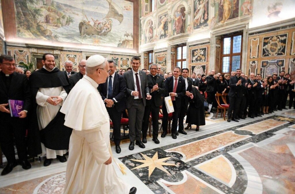 Vaticano: León XIV advierte sobre los falsos maestros y pide acompañar a los jóvenes