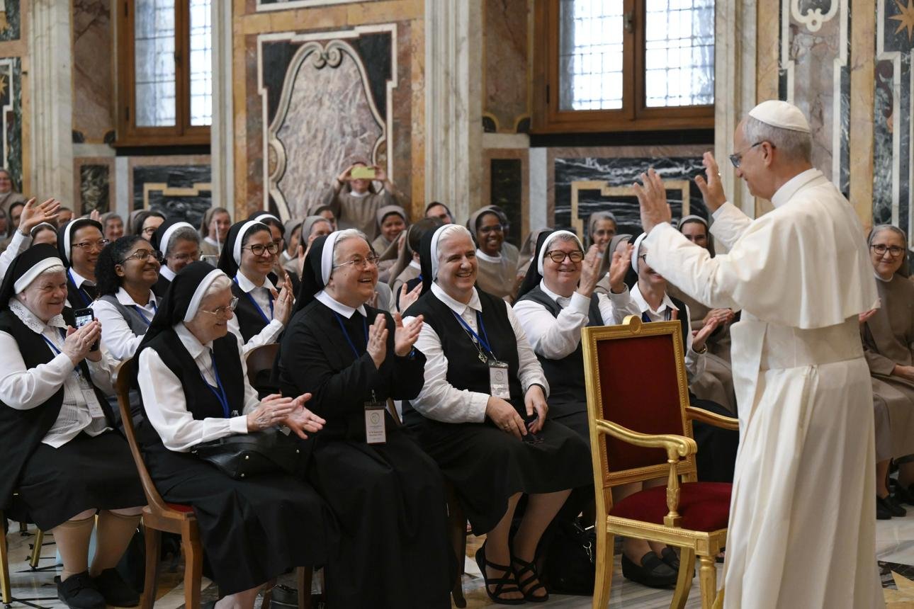 León XIV anima a las Hermanas de la Caridad a mantener sus raíces en Cristo