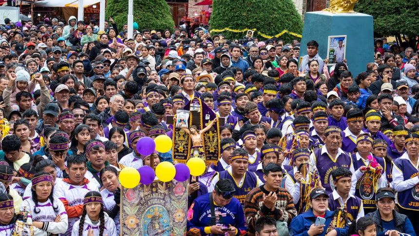 Perú: miles de peregrinos llegan a Ayabaca para celebrar al Señor Cautivo entre oraciones y procesiones